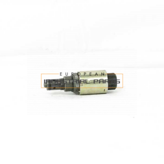 Manitowoc Grove valve 2/2